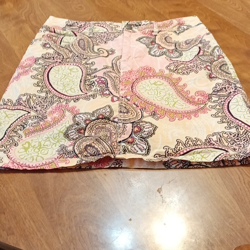 JUNIOR Skirt/Skort size 6 Pink Paisley